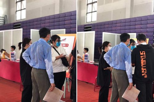 Cay khóe mắt trước hình ảnh người bố ướt đẫm mồ hôi lưng, chạy đôn chạy đáo trong ngày đầu làm thủ tục nhập học của con