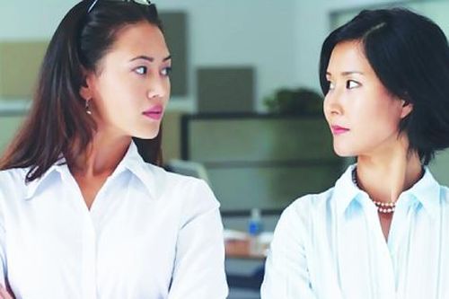 Kinh ngạc vì chị gái khuyên về xin lỗi bố mẹ chồng