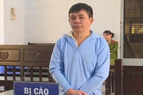 Chém liên tiếp bạn nhậu vì chạy xe đến nhà chửi bới