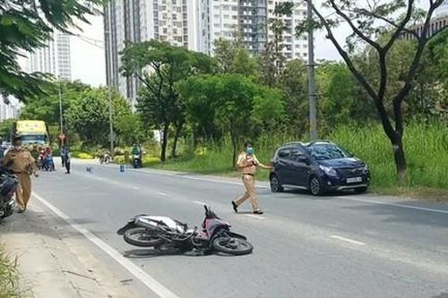TPHCM: Va chạm với ôtô, thanh niên văng xa nhiều mét