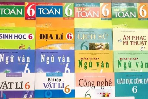 'Cháy' sách, phụ huynh 'cắn răng' mua giá đắt: Nhà xuất bản hứa cung ứng đầy đủ