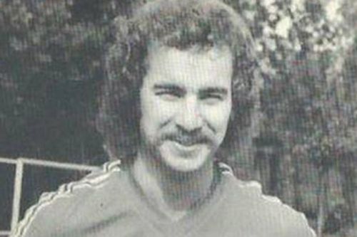 Alfred Riedl: Đẩy Van Gaal lên ghế dự bị, ghi bàn nhiều hơn cả Platini