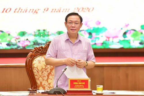 Nhiều cán bộ Hà Nội tự nguyện xin nghỉ hưu sớm, 'nhường ghế' cho người trẻ