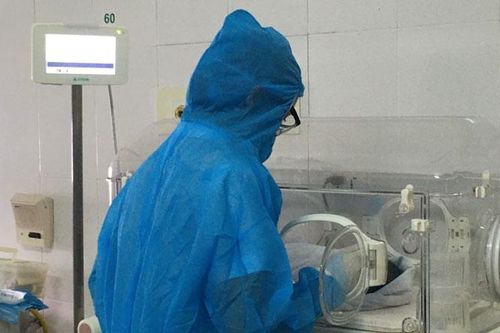 Đỡ đẻ thành công cho sản phụ 30 tuổi dương tính với SARS-CoV-2