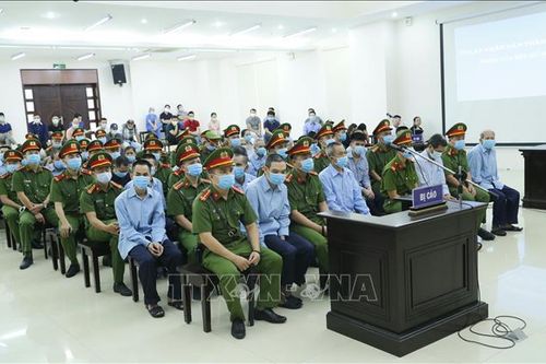 Nói lời sau cùng, nhiều bị cáo nức nở khóc, xin tha thứ và hưởng lượng khoan hồng