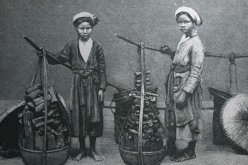 Những cô bé bán than trên phố Hà Nội xưa