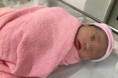Sản phụ sinh bé trai nặng 3,1 kg khi đang cách ly