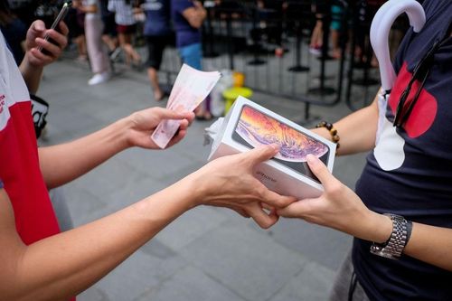 Tại sao iPhone xách tay lại có giá rẻ?