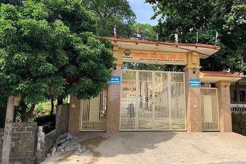 Nghệ An: Sập tường trước cổng trường, 1 học sinh lớp 5 tử vong