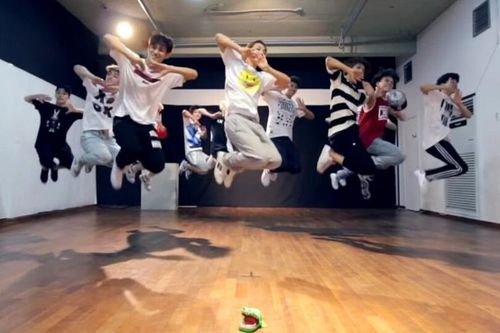 Loạt khoảnh khắc chứng tỏ ngôi vị 'vua nhảy K-Pop' phải thuộc về SEVENTEEN