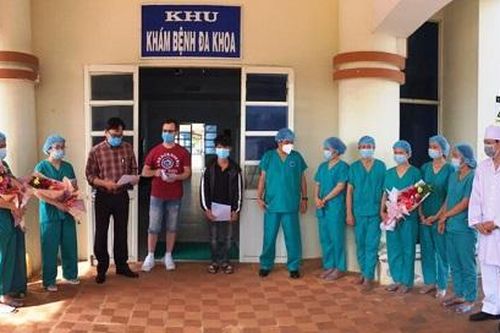 Ba bệnh nhân mắc COVID-19 ở Quảng Ngãi xuất viện