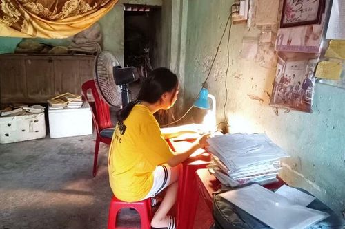 Chắp cánh ước mơ cho nữ sinh nghèo hiếu học