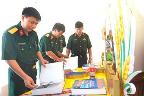 Tăng cường phổ biến, giáo dục pháp luật cho thanh niên quân đội