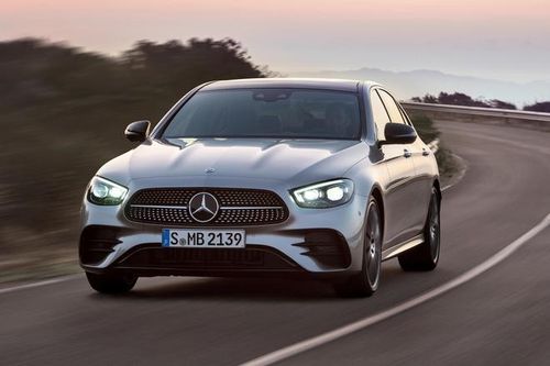 Mercedes E-Class 2021 sắp ra mắt có giá 112.450 USD