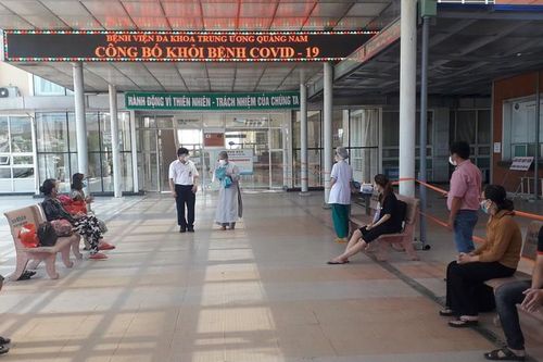 Quảng Nam: Cụ bà 69 tuổi liệt giường mắc COVID-19 khỏi bệnh, xuất viện