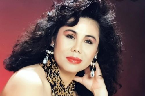 Danh ca Thanh Tuyền gây 'sốt' khi lần đầu hát 'Đắp mộ cuộc tình'
