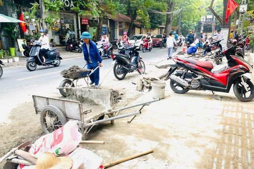 Nhiều phố Hà Nội chưa hạ ngầm theo quy định vẫn vô tư lát đá vỉa hè