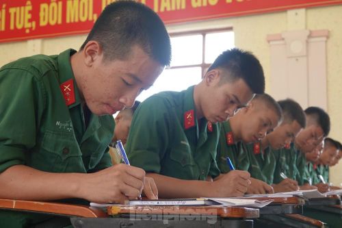 Bổ trợ nâng cao ý thức pháp luật cho thanh niên Quân đội