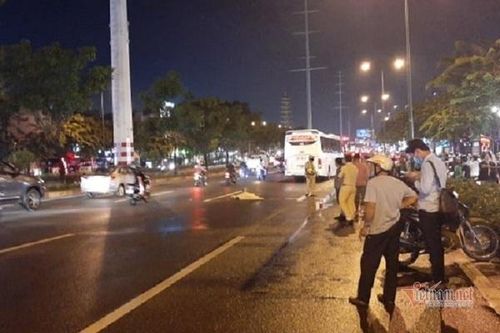 Băng qua đại lộ Phạm Văn Đồng, người phụ nữ bị xe khách tông chết