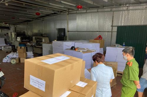 Bắt giữ gần 4000 cuốn sách lậu ở Hà Nội