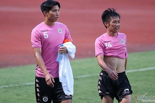 'Hà Nội FC khủng hoảng khi Văn Hậu gặp đa chấn thương'