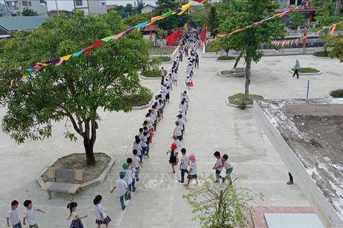 Toàn bộ học sinh Trường Tiểu học Kim Đồng (Ninh Bình) đã đến trường