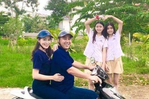 MC Quyền Linh khoe ảnh hạnh phúc bên vợ con nhân kỷ niệm 15 năm ngày cưới