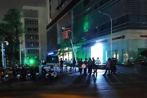 Đôi nam nữ rơi ở tầng 35 chung cư cao cấp tại Hà Nội do bị ngăn cấm chuyện tình cảm
