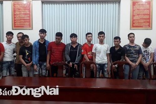 Bắt 15 đối tượng tham gia sòng bạc tại phường Trảng Dài