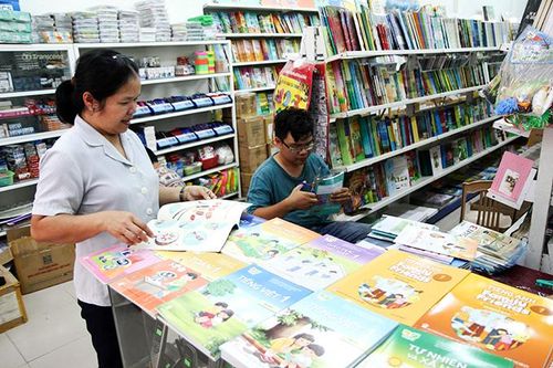 Không được ép học sinh mua tài liệu tham khảo