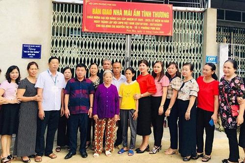Bàn giao nhà mái ấm tình thương cho phụ nữ có hoàn cảnh khó khăn