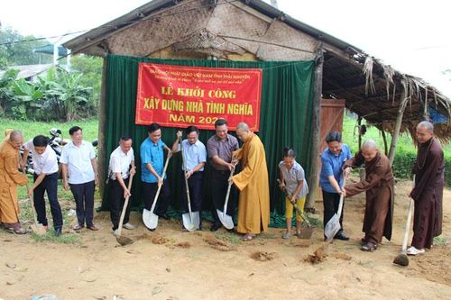 Khởi công xây dựng nhà tình nghĩa
