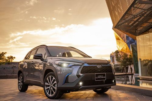 Doanh số xe Toyota giảm nhẹ trong tháng 8 dù Corolla Cross có hơn 2.000 đơn đặt hàng