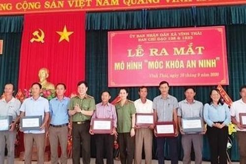 Tặng móc khóa an ninh, đẩy mạnh đảm bảo ANTT tuyến biển