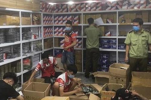 TPHCM: Đồng loạt kiểm tra chợ phụ tùng xe máy Tân Thành