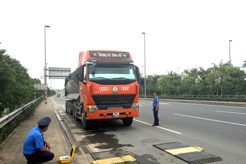 Hà Nội quyết liệt xử lý xe quá tải