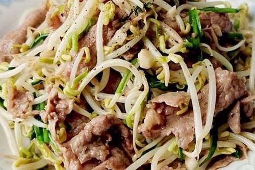 Mua giá đỗ, nếu phát hiện 3 dấu hiệu này thì tuyệt đối không nên ăn