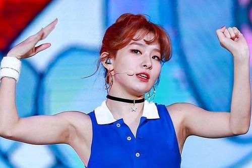 Ngoài Kim Sejeong, K-Pop còn rất nhiều nữ idol 'nhìn mặt đáng yêu, nhìn cánh tay hết hồn'