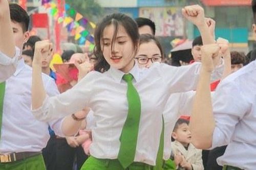 Nữ sinh Học viện Cảnh sát tài năng, duyên dáng