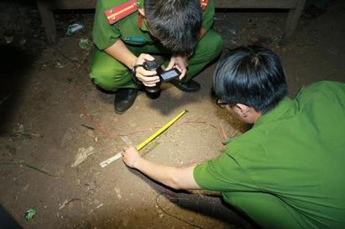 Thiếu niên 16 tuổi tử vong trước sân