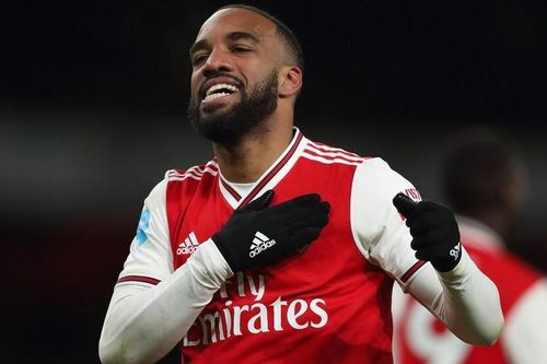 Lacazette đi vào lịch sử Premier League