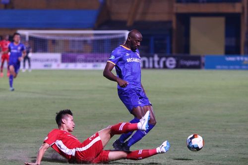 HLV trưởng B.Bình Dương: 'Barcelona còn thua 2-8 thì không thể so bì'