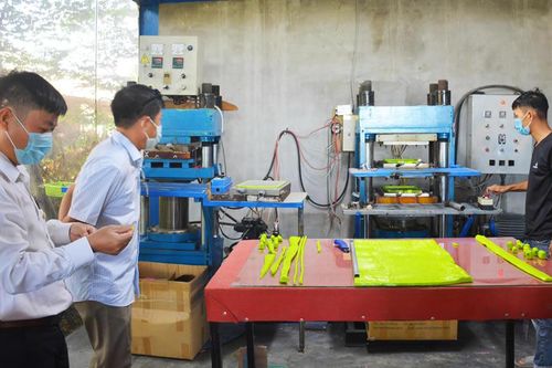 Bàn giao máy móc thiết bị khuyến công đợt 1 cho các doanh nghiệp và hộ sản xuất