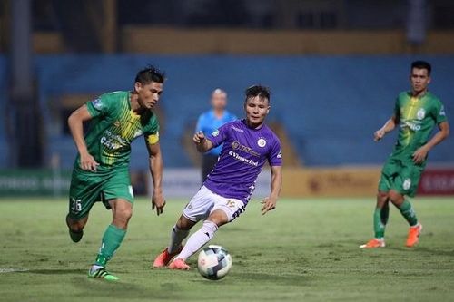 Hà Nội FC thắng hủy diệt, TP Hồ Chí Minh ngược dòng kịch tính giành vé vào bán kết