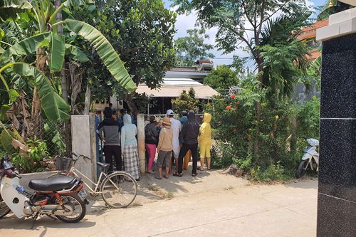 Thanh niên 16 tuổi tử vong bất thường trước sân nhà