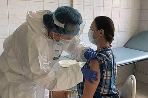 Hơn 1 tỉ người dân toàn cầu sẽ được tiêm vaccine ngừa COVID-19