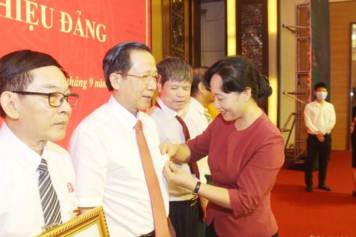 Nâng cao vai trò hạt nhân chính trị của các tổ chức Đảng trong doanh nghiệp