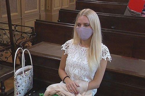 Người phụ nữ ký hợp đồng với 5 công ty bảo hiểm trước khi tự cắt lìa tay