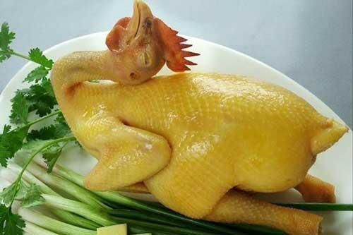 Luộc thịt gà cứ cho thêm 1 củ gừng, đảm bảo thịt thơm ngọt gấp đôi, ai ăn cũng gật gù khen ngợi