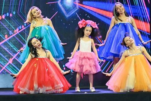 'Búp bê show' tái hiện thế giới tuổi thơ trên sàn diễn thời trang